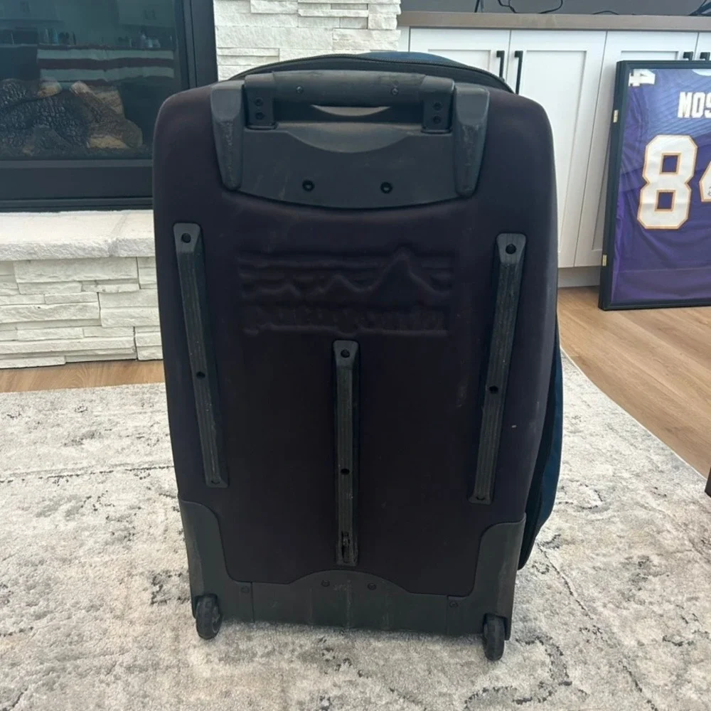 Patagonia Black Hole Wheeled Duffel Bag Navy Blue Rolling Travel Luggage 100L